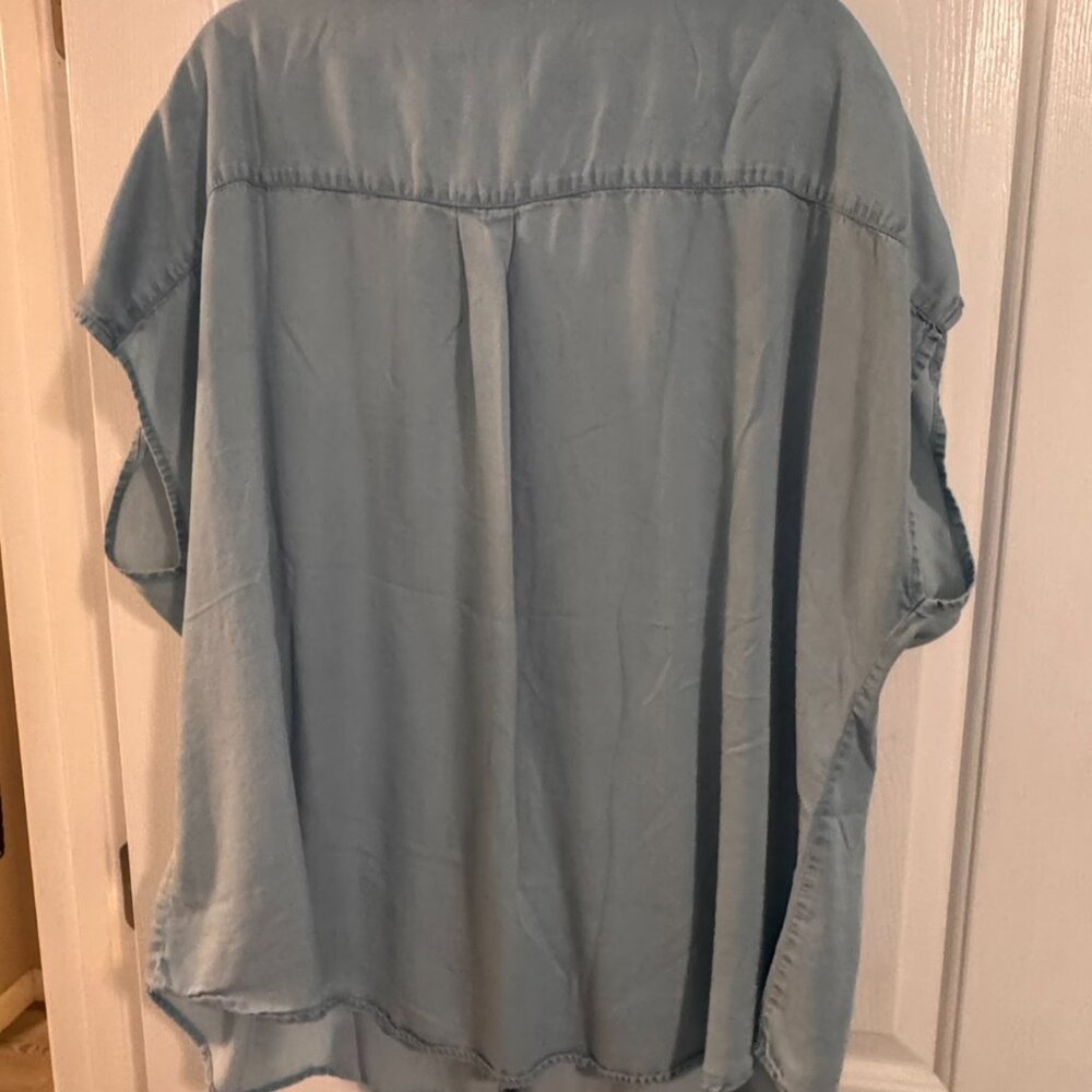 Torrid Light Blue Chambray Button Front Shirt Top… - image 3